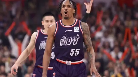 莱昂纳多与瓦科昔日队友情，正规百家乐平台App下载，深，海港新闻官曝光独家合影，重温蔚山现代往事